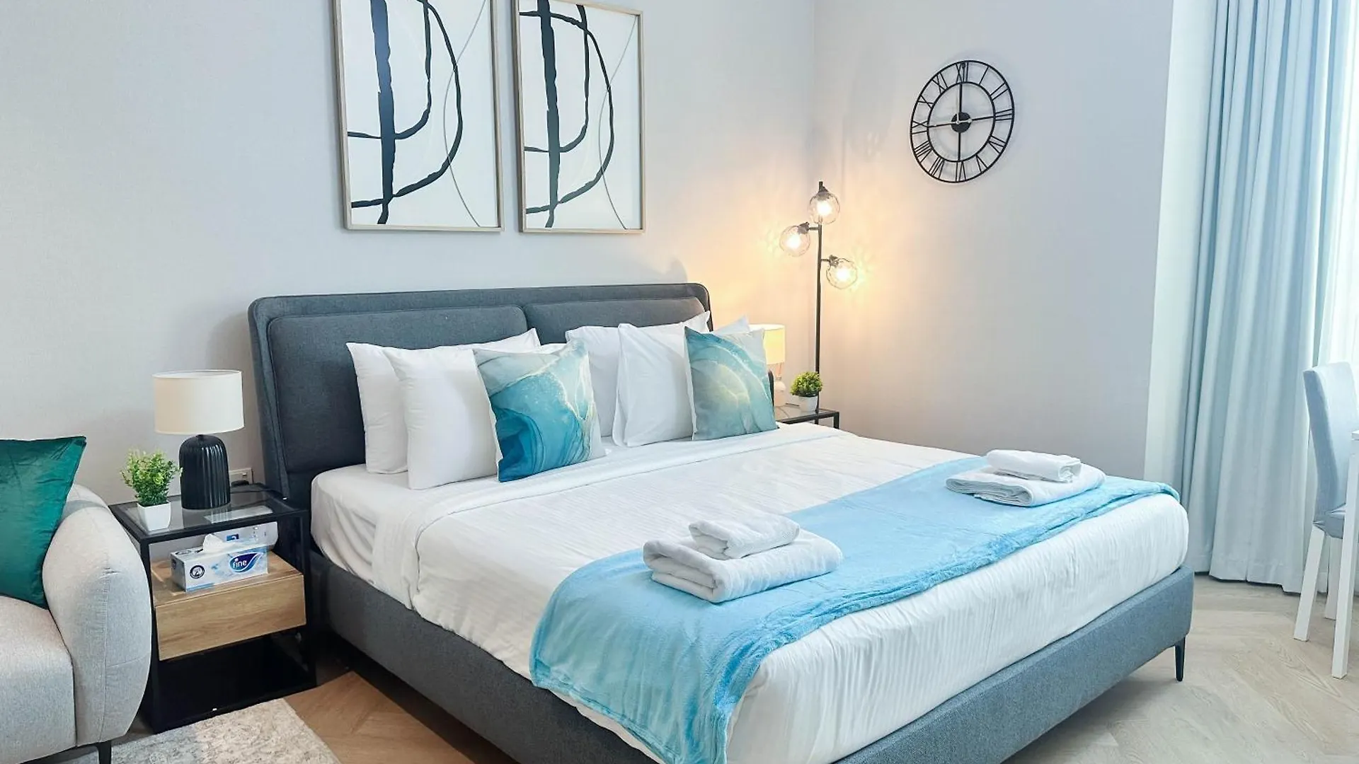 Modern Studio In Business Bay Capital Bay Tower 두바이