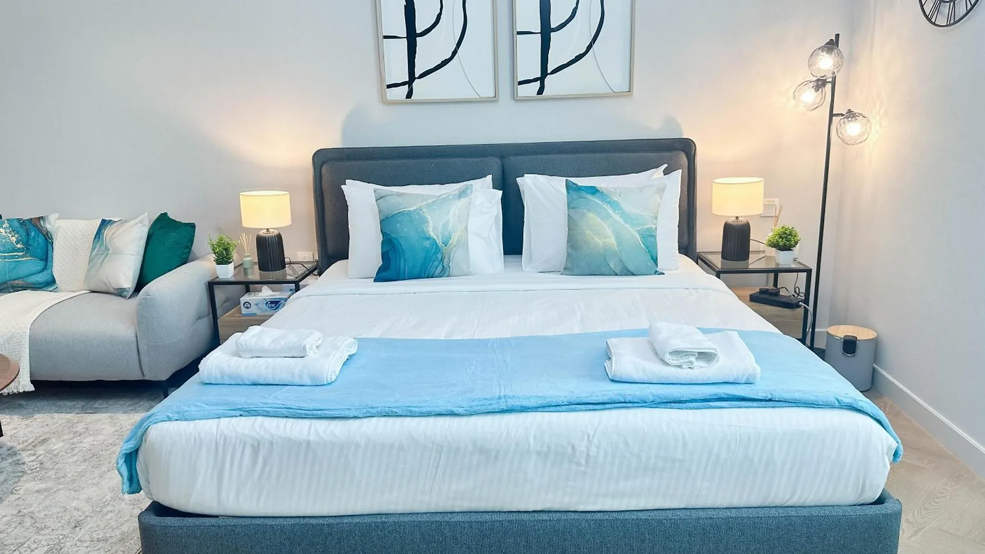 Modern Studio In Business Bay Capital Bay Tower 두바이 아파트