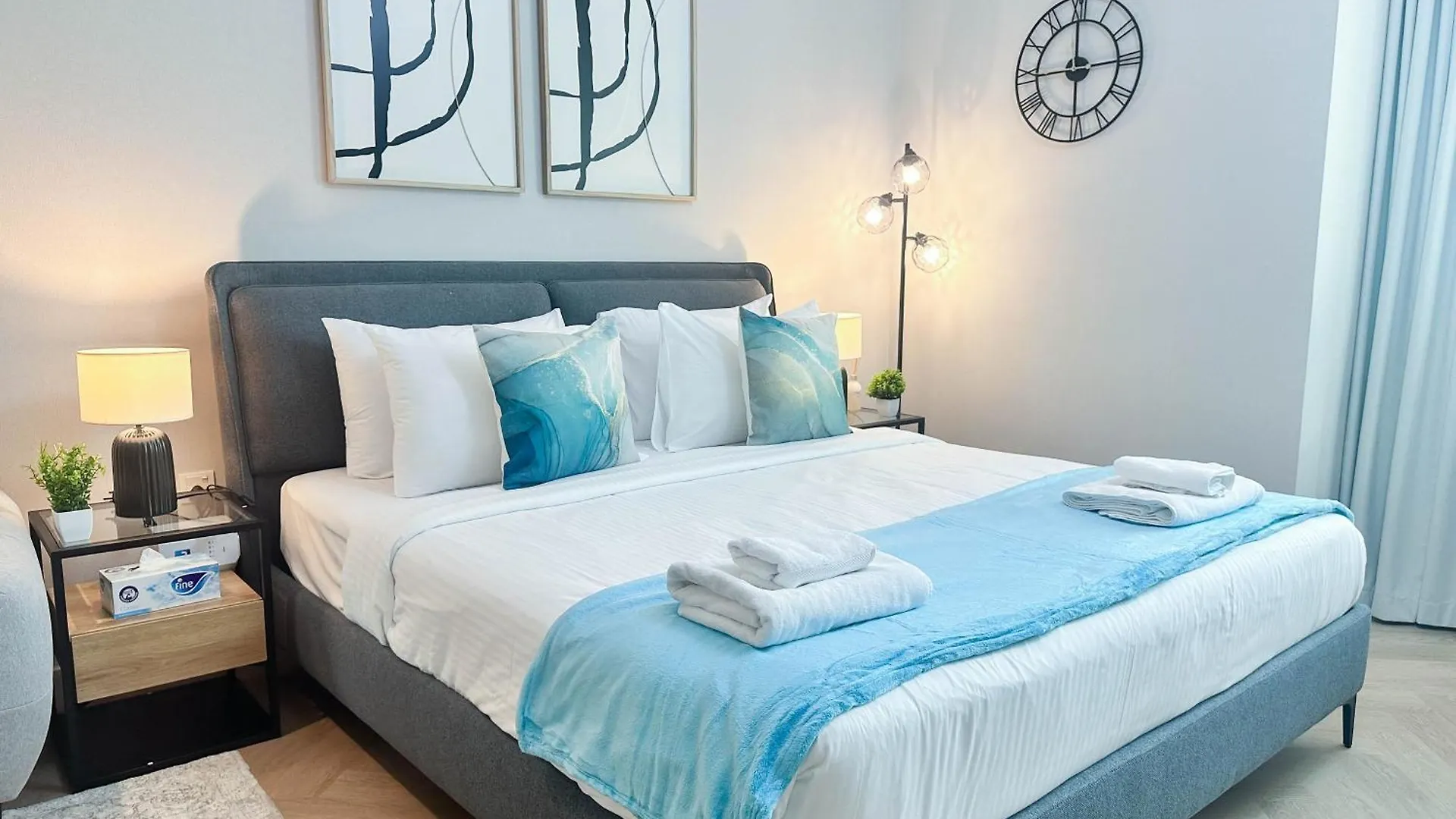 Modern Studio In Business Bay Capital Bay Tower 두바이