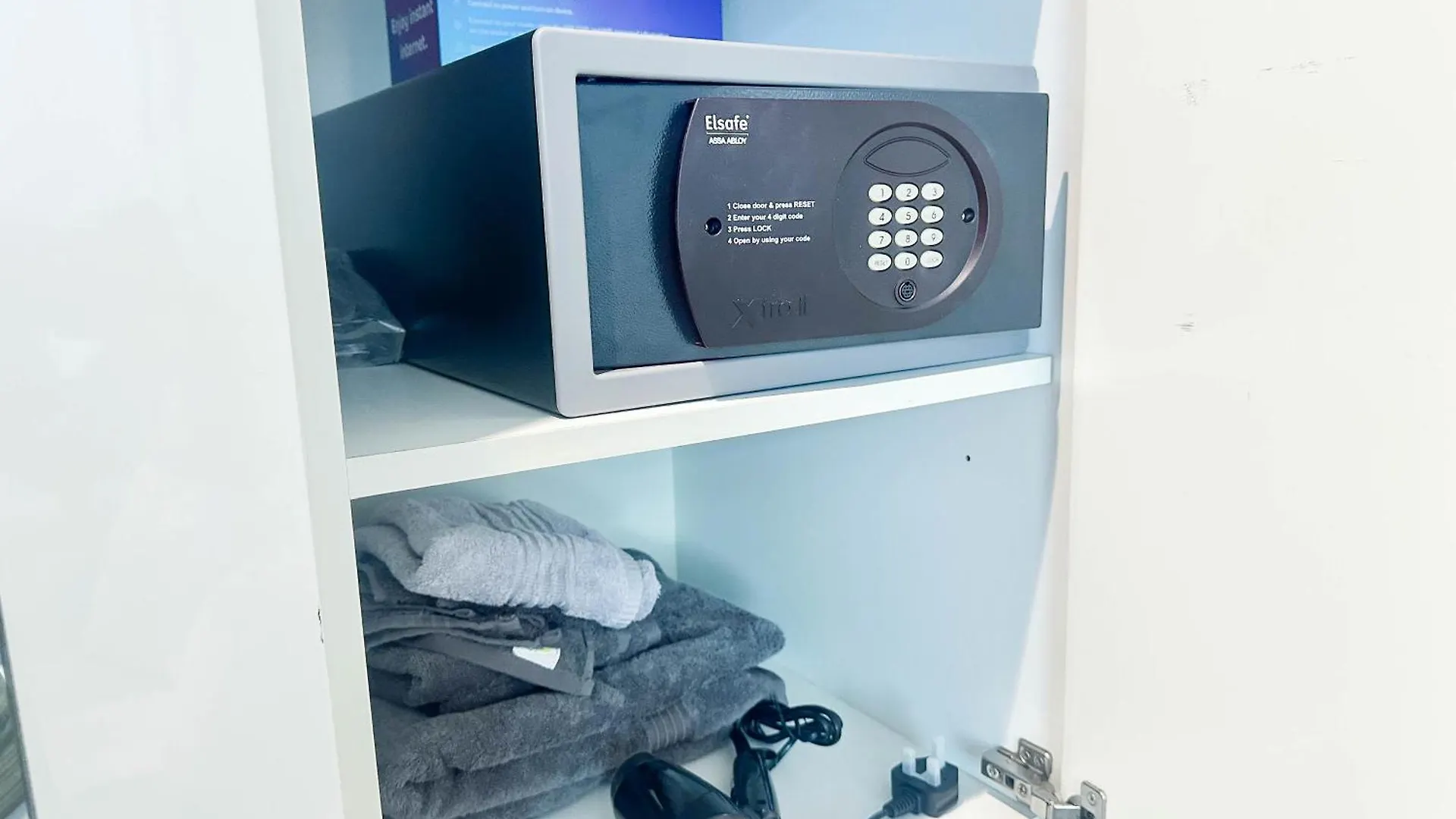 Modern Studio In Business Bay Capital Bay Tower 두바이 아파트